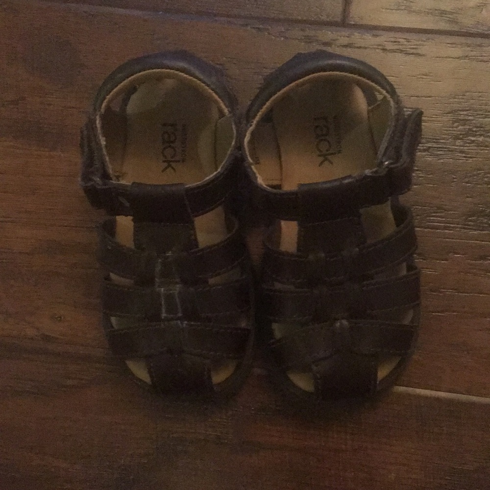 Boys brown sandals